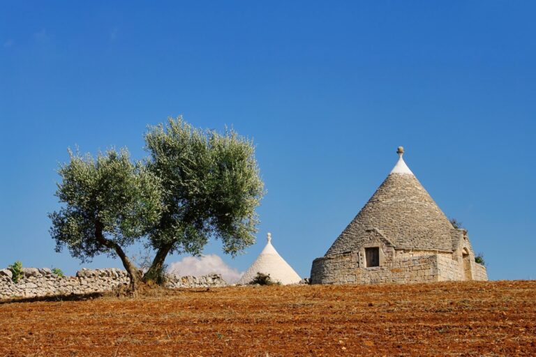 Trulli in het landschap van Puglia