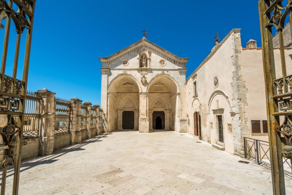 Heiligdom van San Michele Arcangelo in Monte Sant Angelo, dorp in de provincie Foggia, Apulië