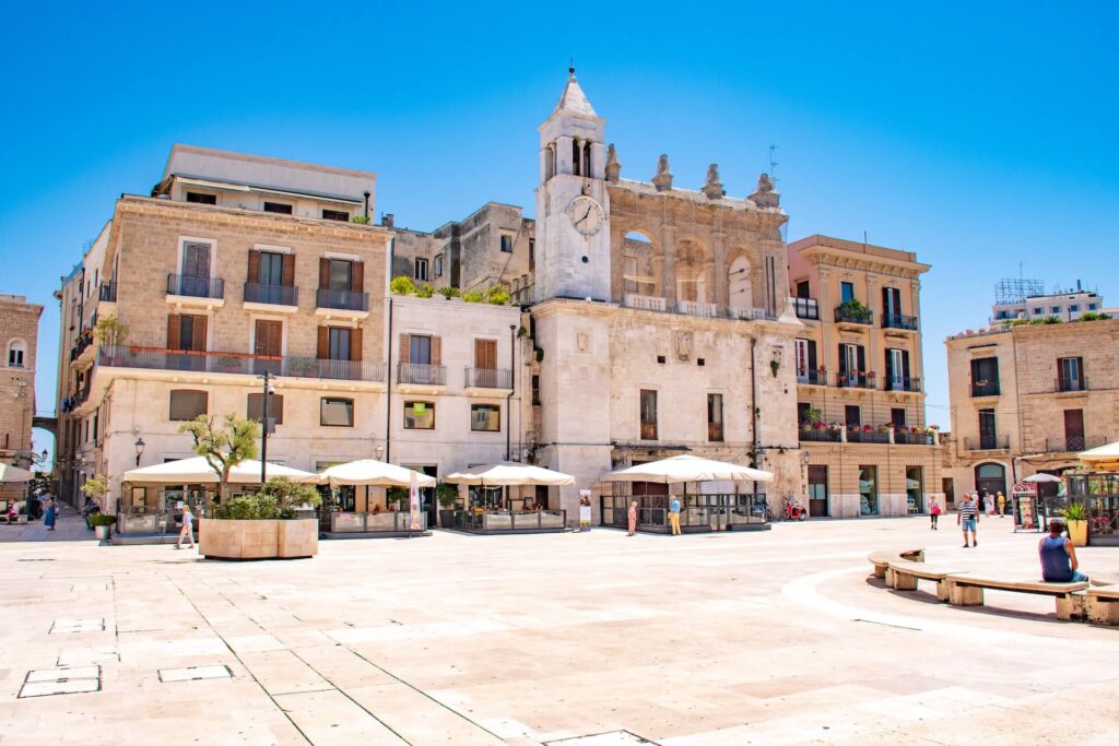 Prachtig uitzicht op het Piazza Mercantile, Bari, Apulië