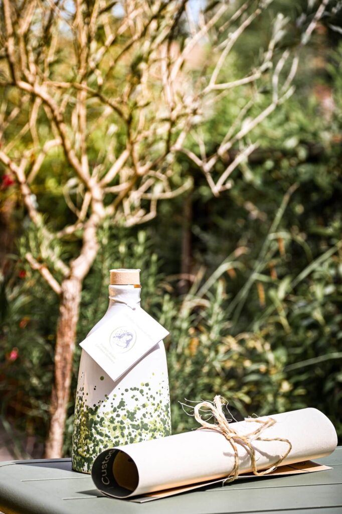 Een olijfboom adopteren in Puglia: hoe één fles olijfolie je dichter bij Italië brengt