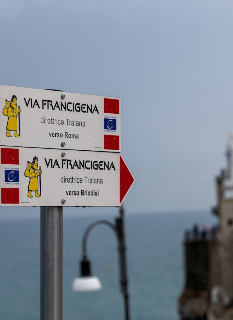 Via Francigena in Puglia routeborden Brindisi Rome